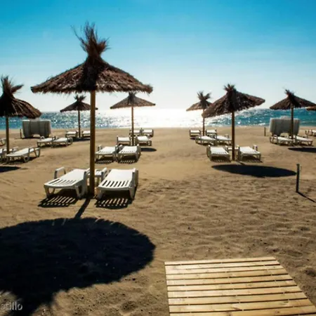 Grand T4 - 3 Chambres - Terrasse - Plage A 50M *